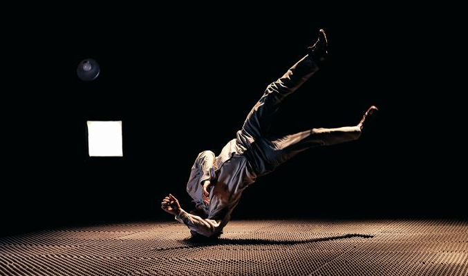 "nonobstant", spectacle de cirque au Studio K622 du Manège de Reims