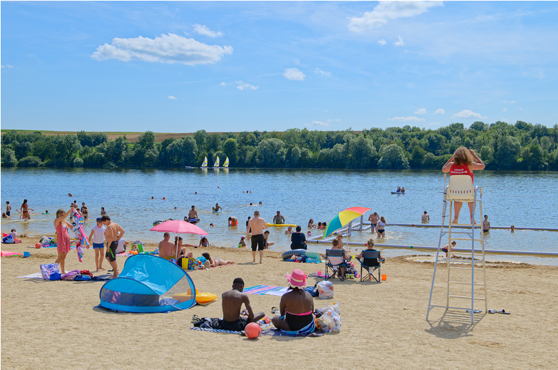 Activités nautiques en famille au Lac de Bairon à Bairon-et-ses-environs