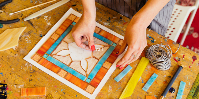 "Avec verre et vitrail", atelier du verrier pour les enfants de 8 à 15 ans à la Cité du Vitrail