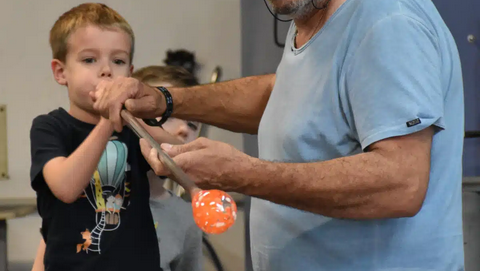 Soufflez votre boule de Noël - atelier au musée du Cristal de Bayel 