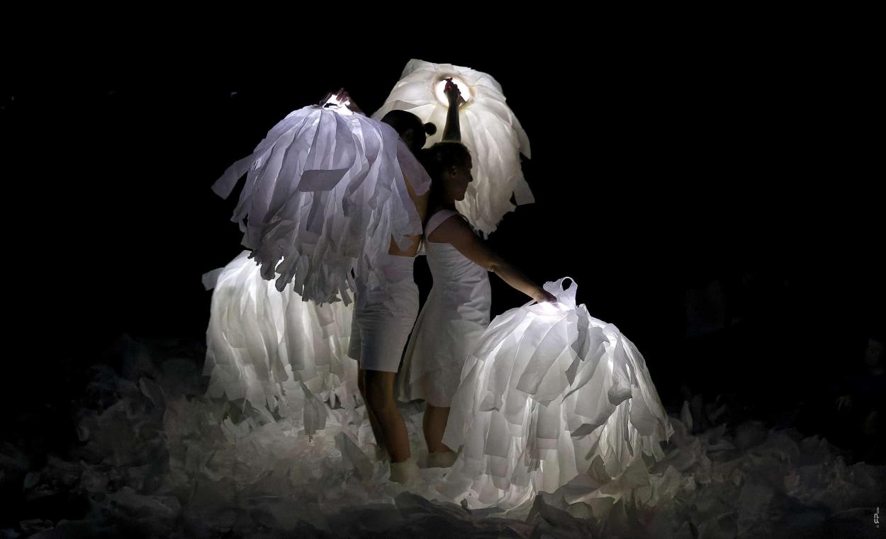 Sous la neige / Les bestioles - Spectacle Théâtre d'objets au Théâtre du Manège de Reims